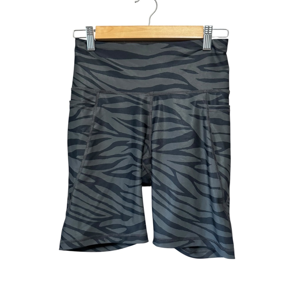 Old Navy Powersoft Biker Shorts Womens M Grey Tiger Stripe Excellent Pockets